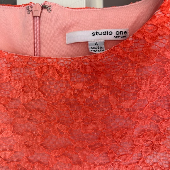 Studio One Coral Lace Fit & Flare Dress Size 4 Sleeveless Floral Overlay - Picture 4 of 4
